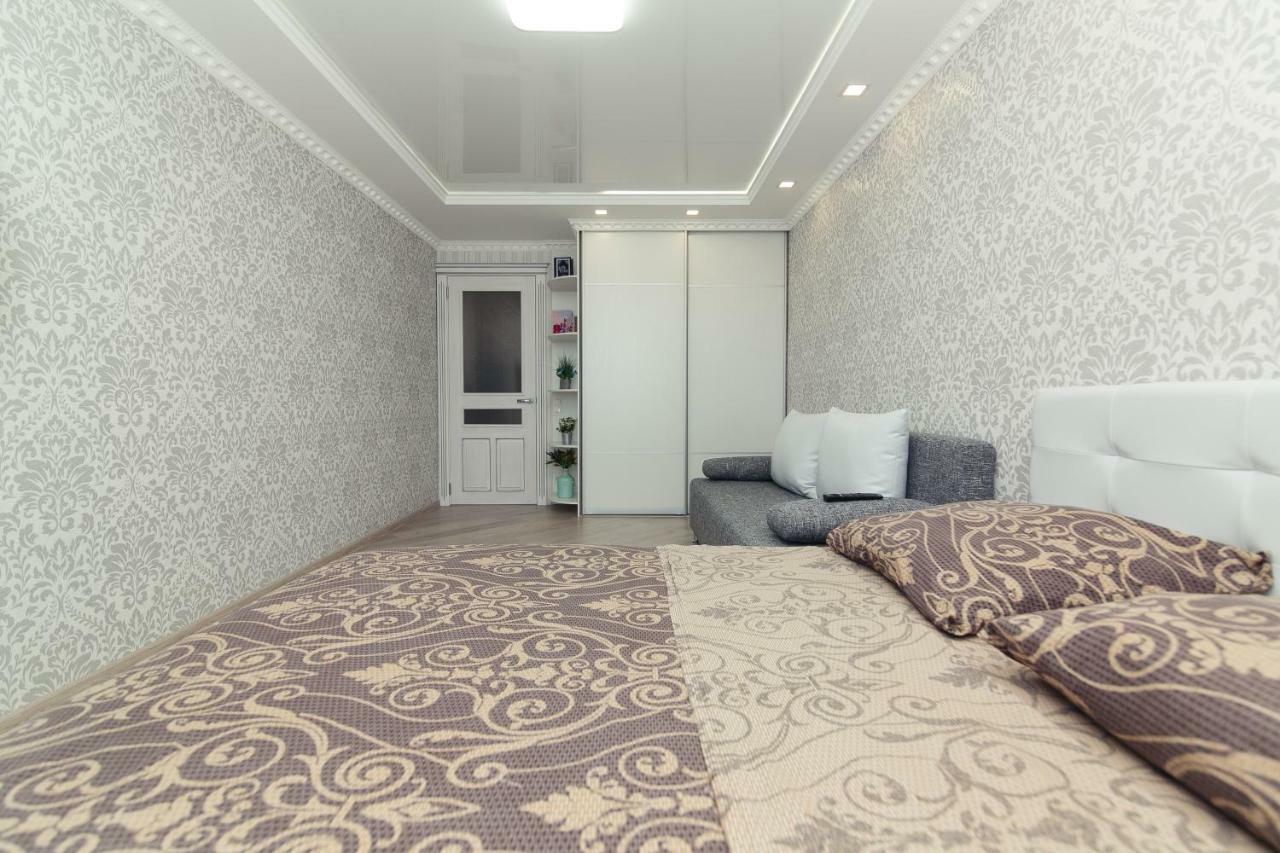 Luxury Apart-Hotel On Kondrateva Street Szumi Kültér fotó