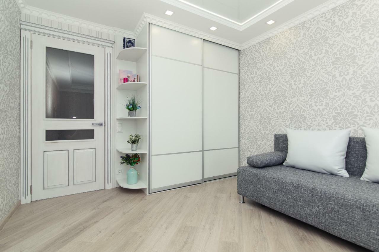 Luxury Apart-Hotel On Kondrateva Street Szumi Kültér fotó